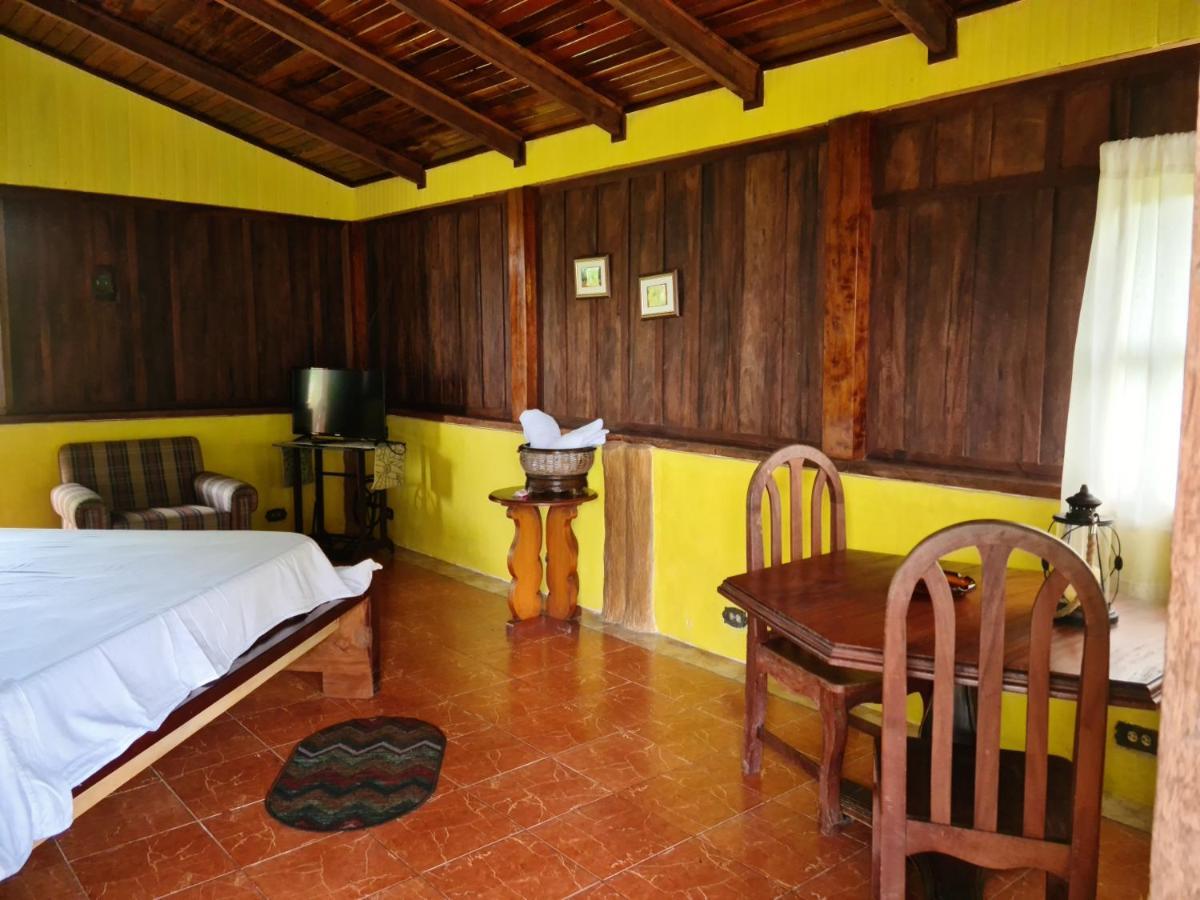 Los Gallitos Eco Lodge San Miguel  Exterior photo